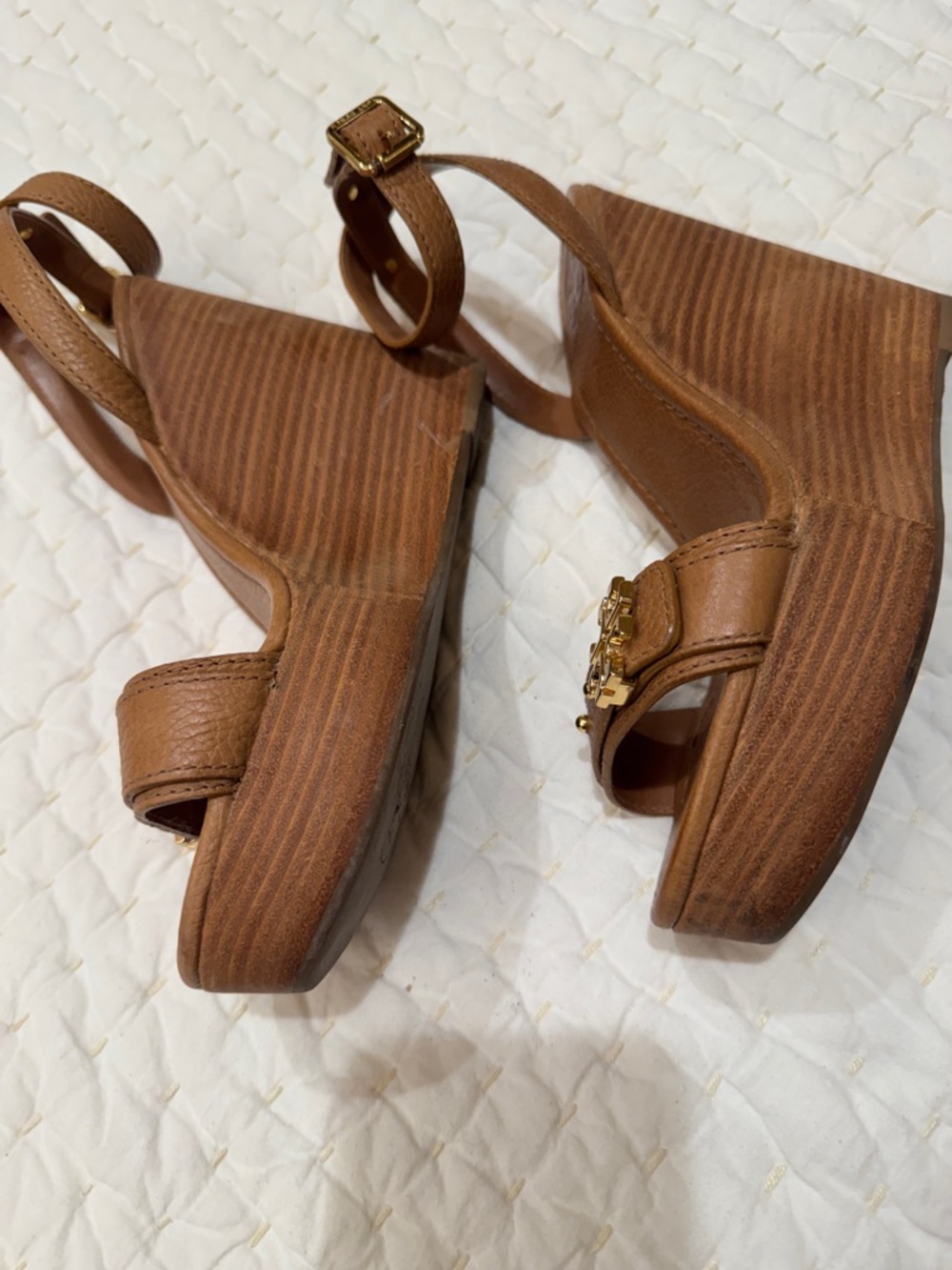 Tory Burch Brown Leather Wedge Sandals with Gold Hardware - Picture 3 of 9